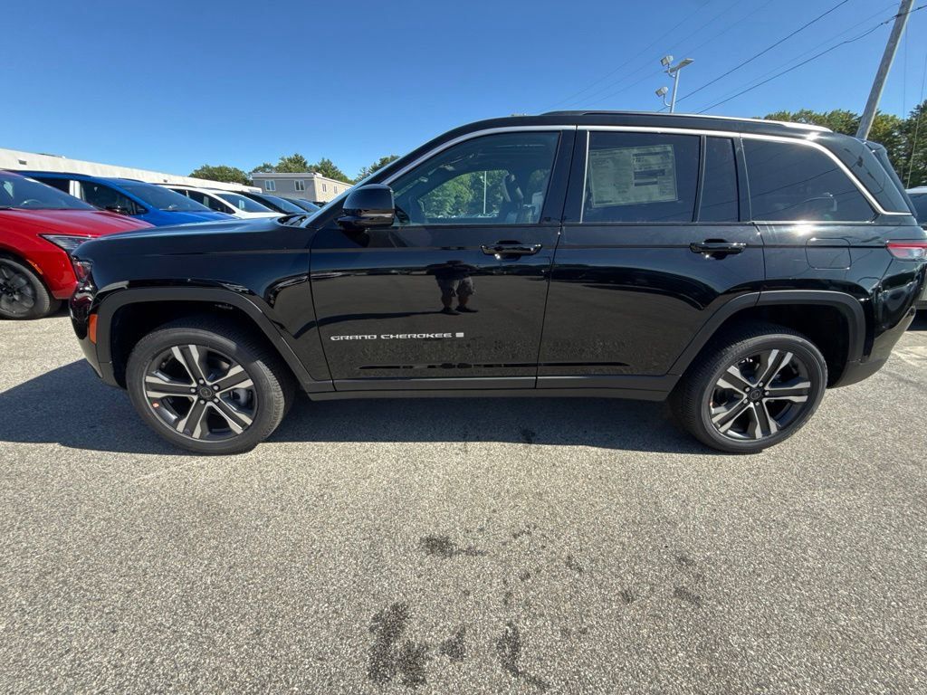 New 2027 Jeep Grand Cherokee Limited AWD/4WD image 2