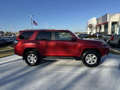 Used 2018 Toyota 4Runner SR5 Premium image 11