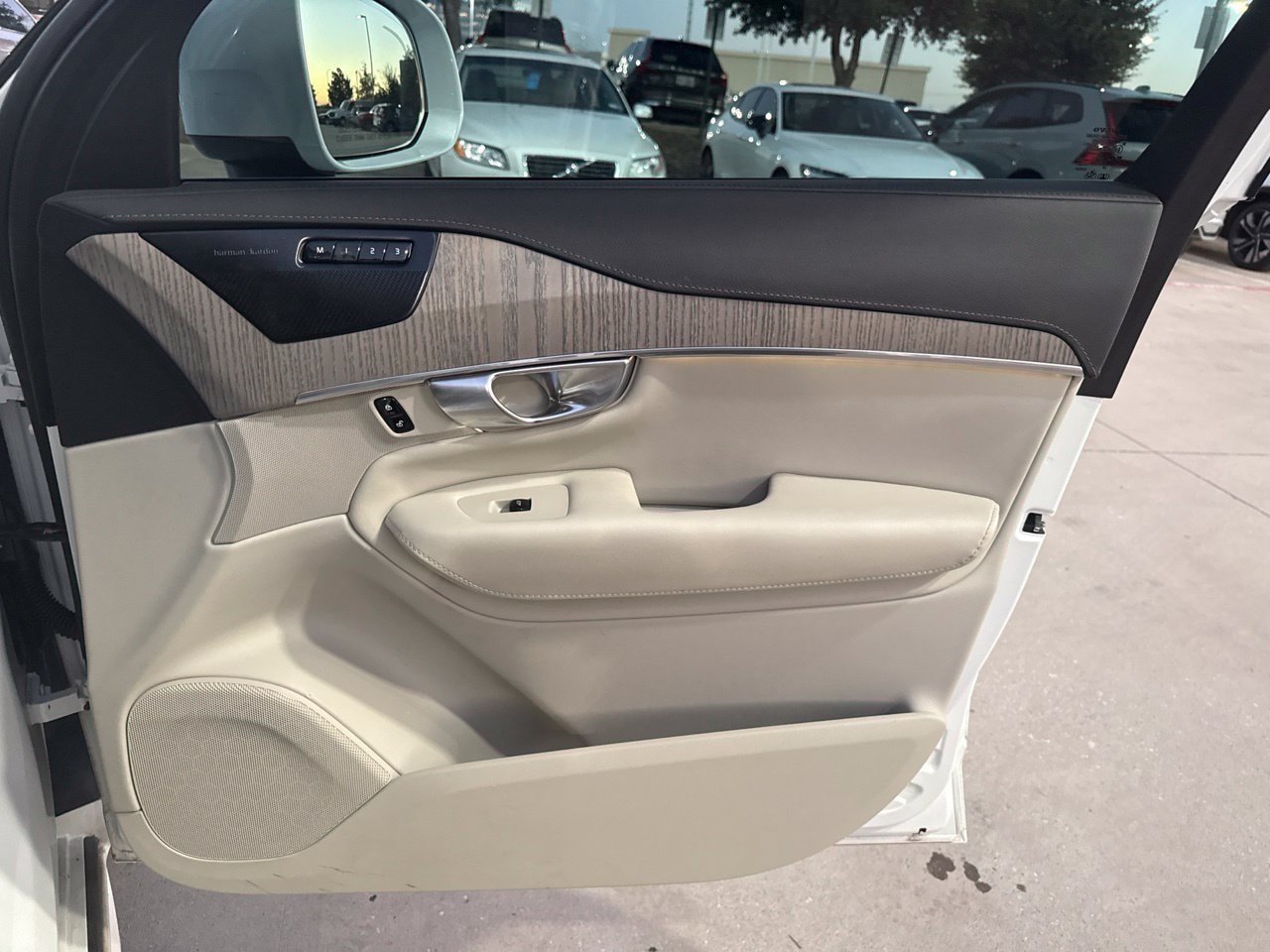 Used 2024 Volvo XC90 T8 Ultimate w/ Protection Package Premier AWD/4WD image 21