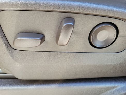 Used 2024 Chevrolet Suburban Z71 w/ Luxury Package image 17