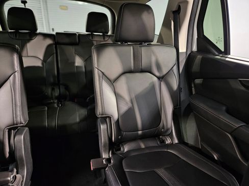 Used 2024 Honda Pilot Touring image 14