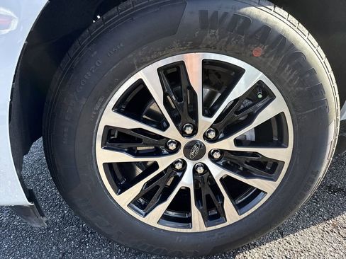 Used 2025 Ford Expedition Platinum image 11