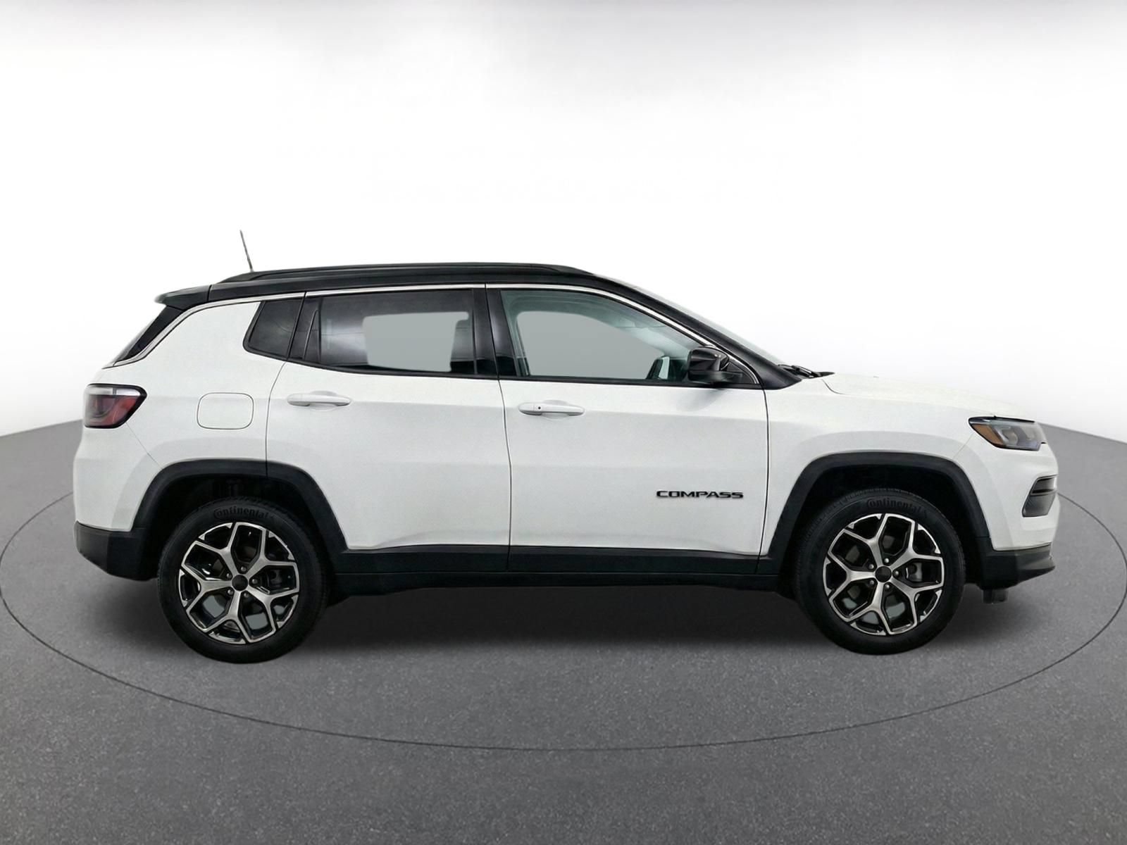 Used 2025 Jeep Compass Limited AWD/4WD image 12