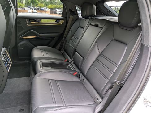 Certified 2026 Porsche Cayenne Turbo AWD/4WD image 21