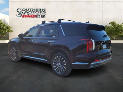 Used 2023 Hyundai Palisade Calligraphy image 3