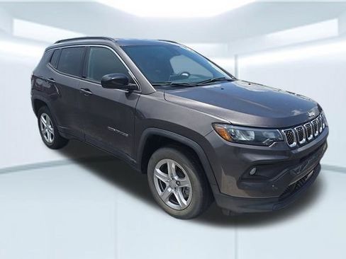 Used 2023 Jeep Compass Latitude AWD/4WD image 2