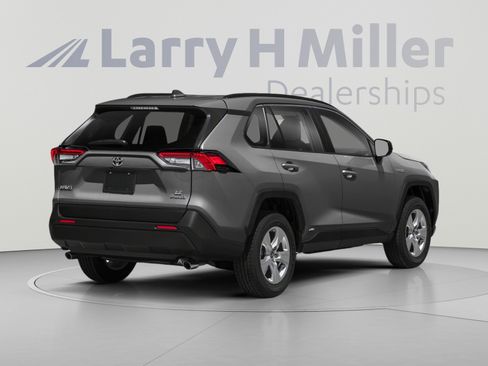 Used 2019 Toyota RAV4 LE w/ Carpet Mat Package AWD/4WD image 2