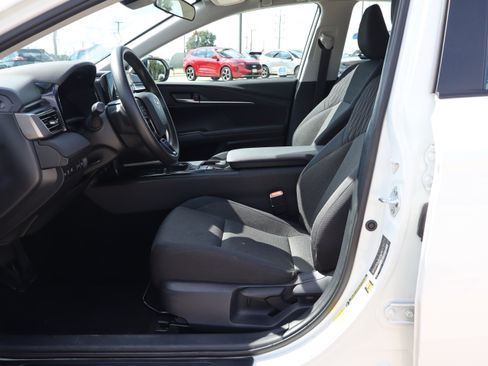 Used 2025 Toyota Camry LE FWD image 9