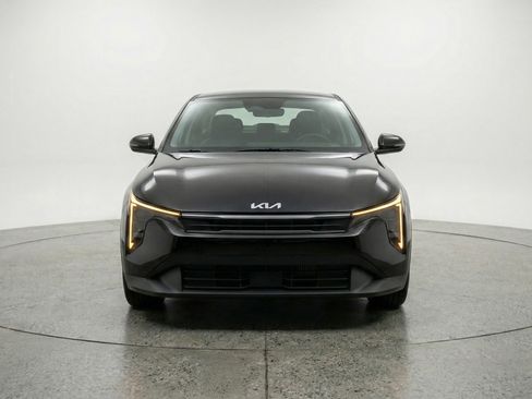 Used 2025 Kia K4 FWD image 2