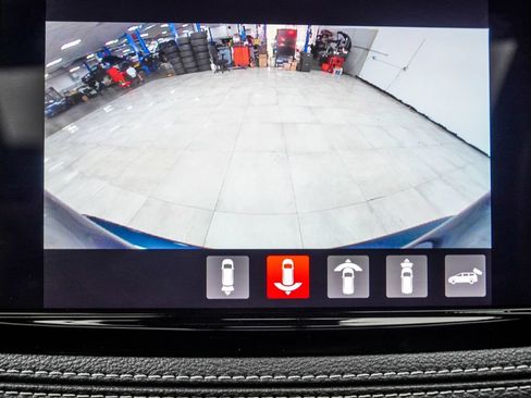 Used 2025 Chrysler Pacifica Premium FWD image 27