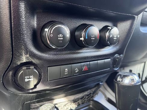 Used 2016 Jeep Wrangler Unlimited Sport w/ Connectivity Group image 29