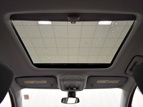 Used 2023 GMC Acadia SLE w/ Driver Convenience Package image 16