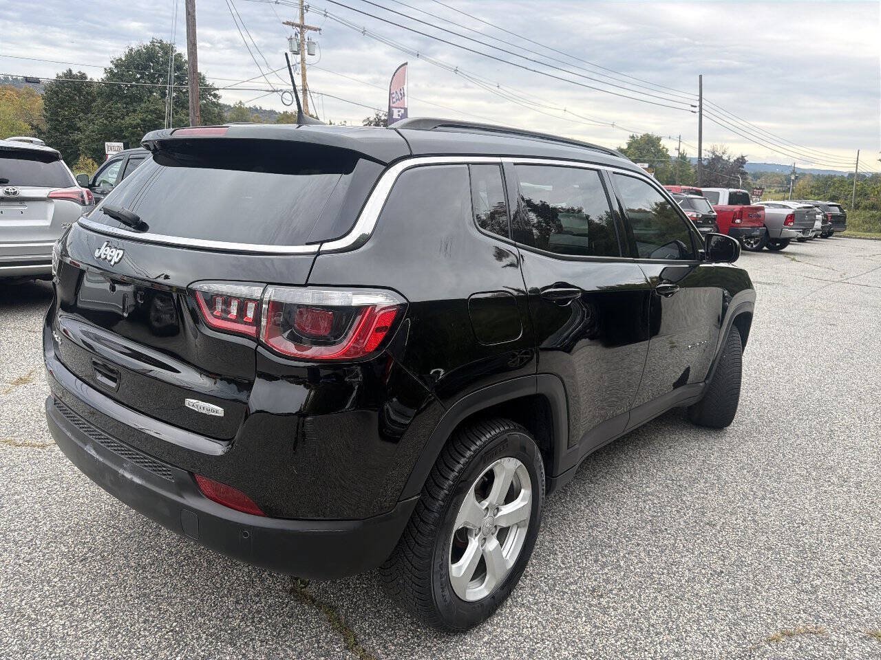 Used 2018 Jeep Compass Latitude w/ Popular Equipment Group AWD/4WD image 7