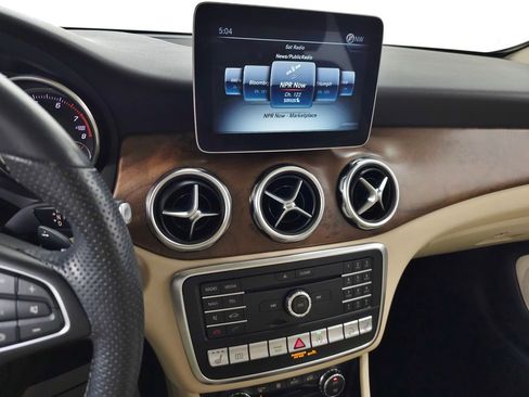 Used 2019 Mercedes-Benz GLA 250 4MATIC image 24