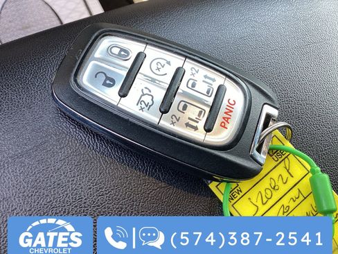 Used 2024 Chrysler Pacifica Touring-L image 37