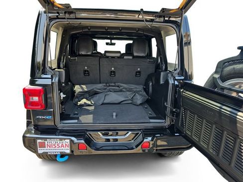 Used 2023 Jeep Wrangler Unlimited Sahara AWD/4WD image 18