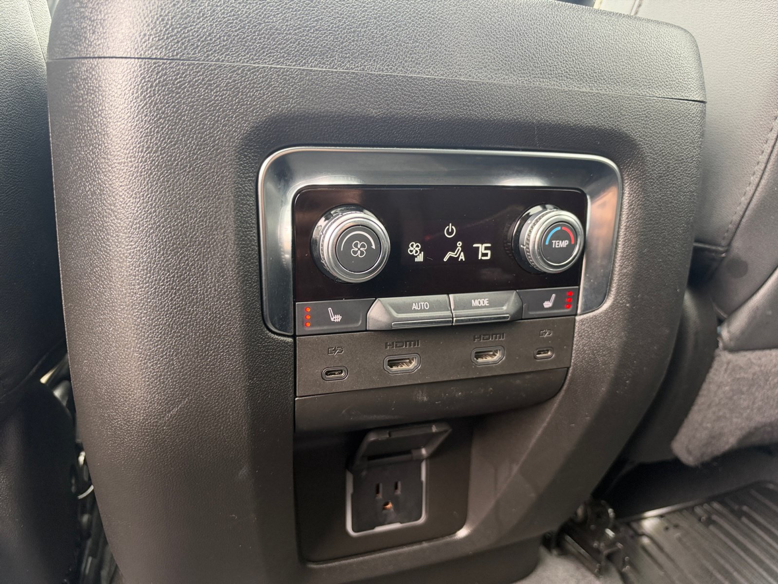 Used 2025 GMC Yukon Elevation w/ Elevation Premium Package AWD/4WD image 20