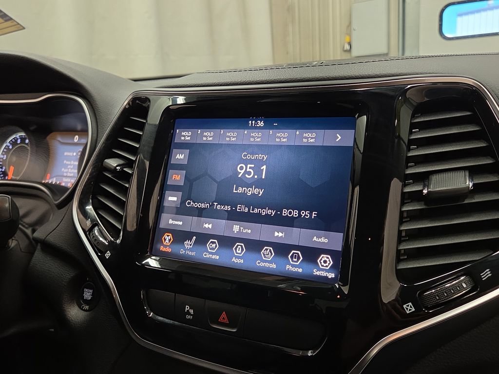 Used 2019 Jeep Cherokee Limited AWD/4WD image 15