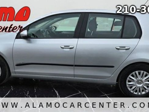 Used 2013 Volkswagen Golf 4-Door FWD image 2