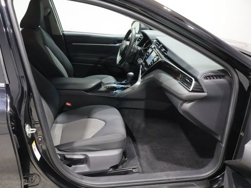 Used 2018 Toyota Camry LE FWD image 22