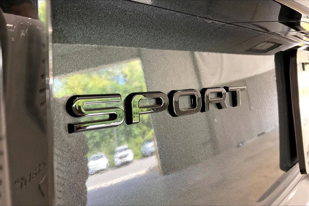 Used 2025 Land Rover Discovery Sport Dynamic SE AWD/4WD image 25