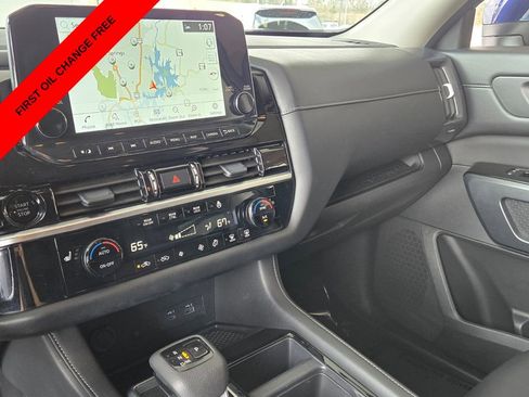 Used 2025 Nissan Pathfinder SL FWD image 22