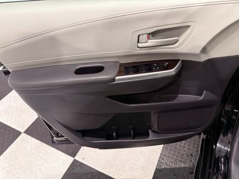Used 2024 Toyota Sienna LE image 13