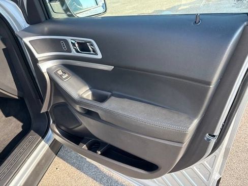 Used 2014 Ford Explorer XLT w/ Equipment Group 202A AWD/4WD image 5