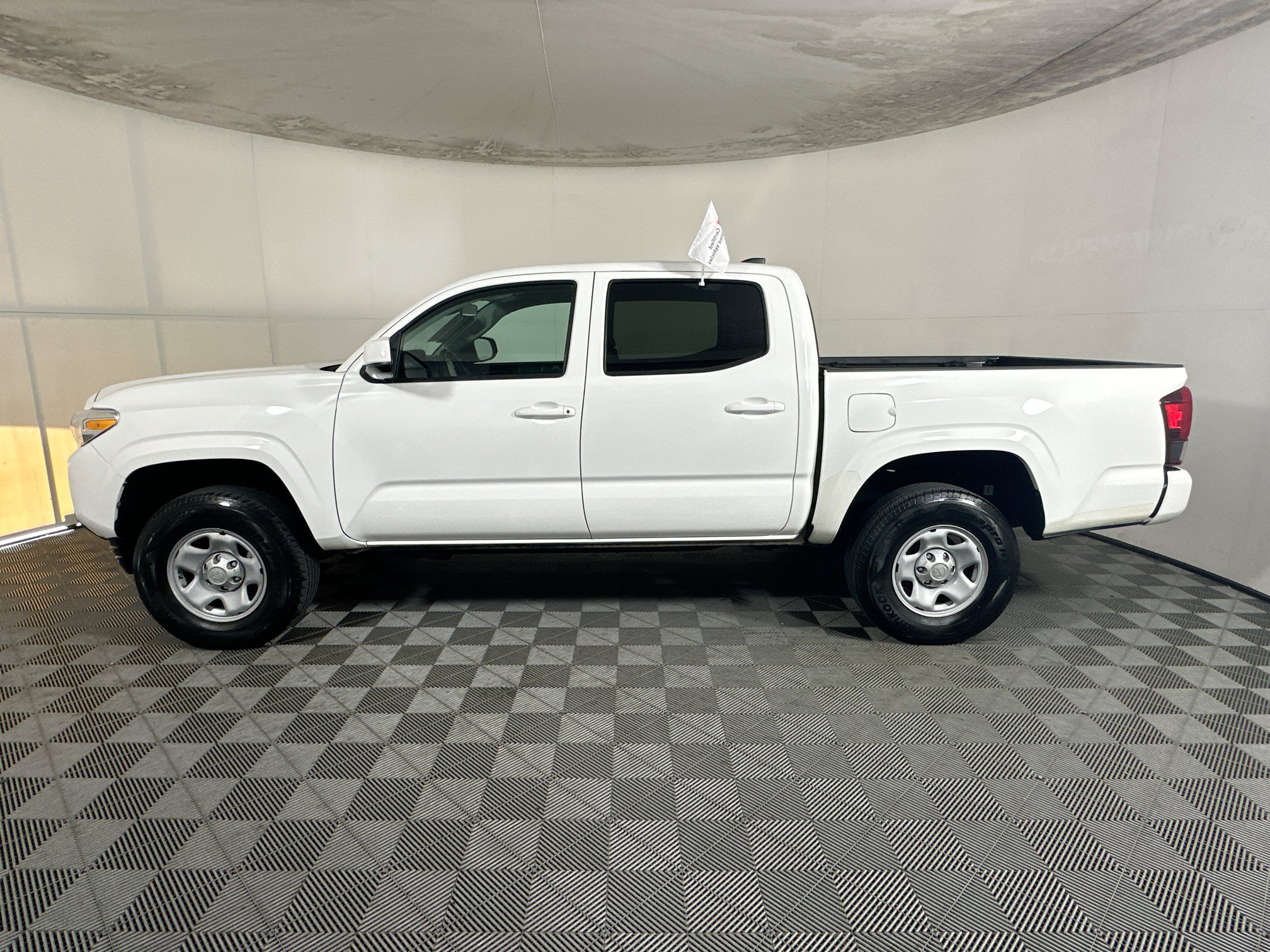 Certified 2023 Toyota Tacoma SR AWD/4WD image 6