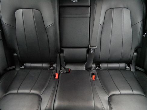 Used 2021 Mercedes-Benz GLB 250 4MATIC image 13