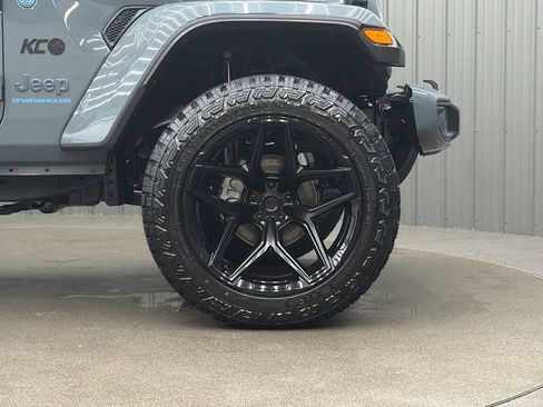 Used 2025 Jeep Wrangler Unlimited Sahara w/ Safety Group AWD/4WD image 10