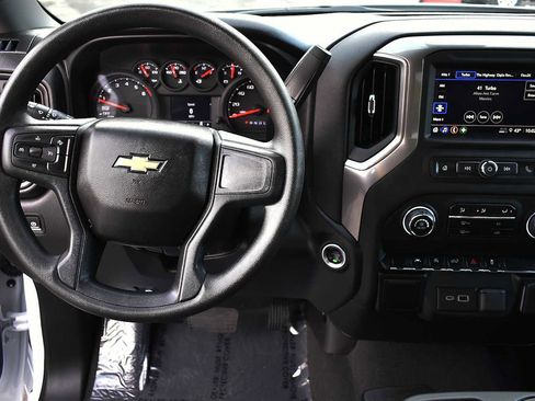Used 2025 Chevrolet Silverado 1500 Custom image 12