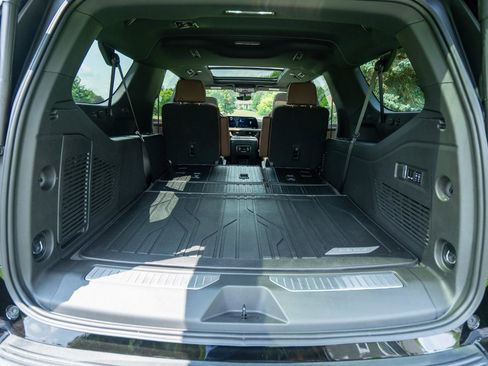 Used 2026 Chevrolet Suburban High Country AWD/4WD image 31