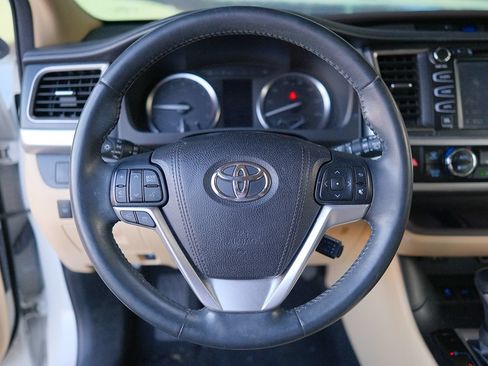 Used 2016 Toyota Highlander Limited FWD image 15