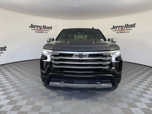 Used 2025 Chevrolet Silverado 1500 High Country w/ Technology Package image 6