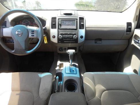 Used 2009 Nissan Frontier SE w/ SE Value Truck Pkg AWD/4WD image 2