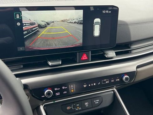 New 2026 Kia Carnival LXS FWD image 25