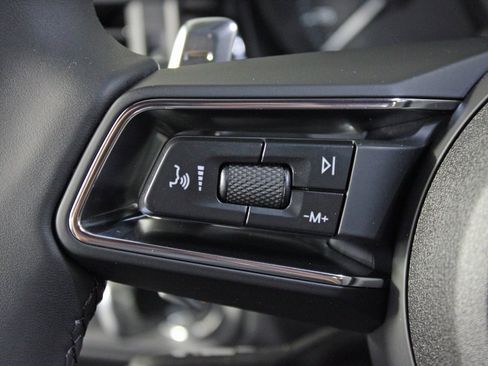 Used 2025 Porsche Macan image 23