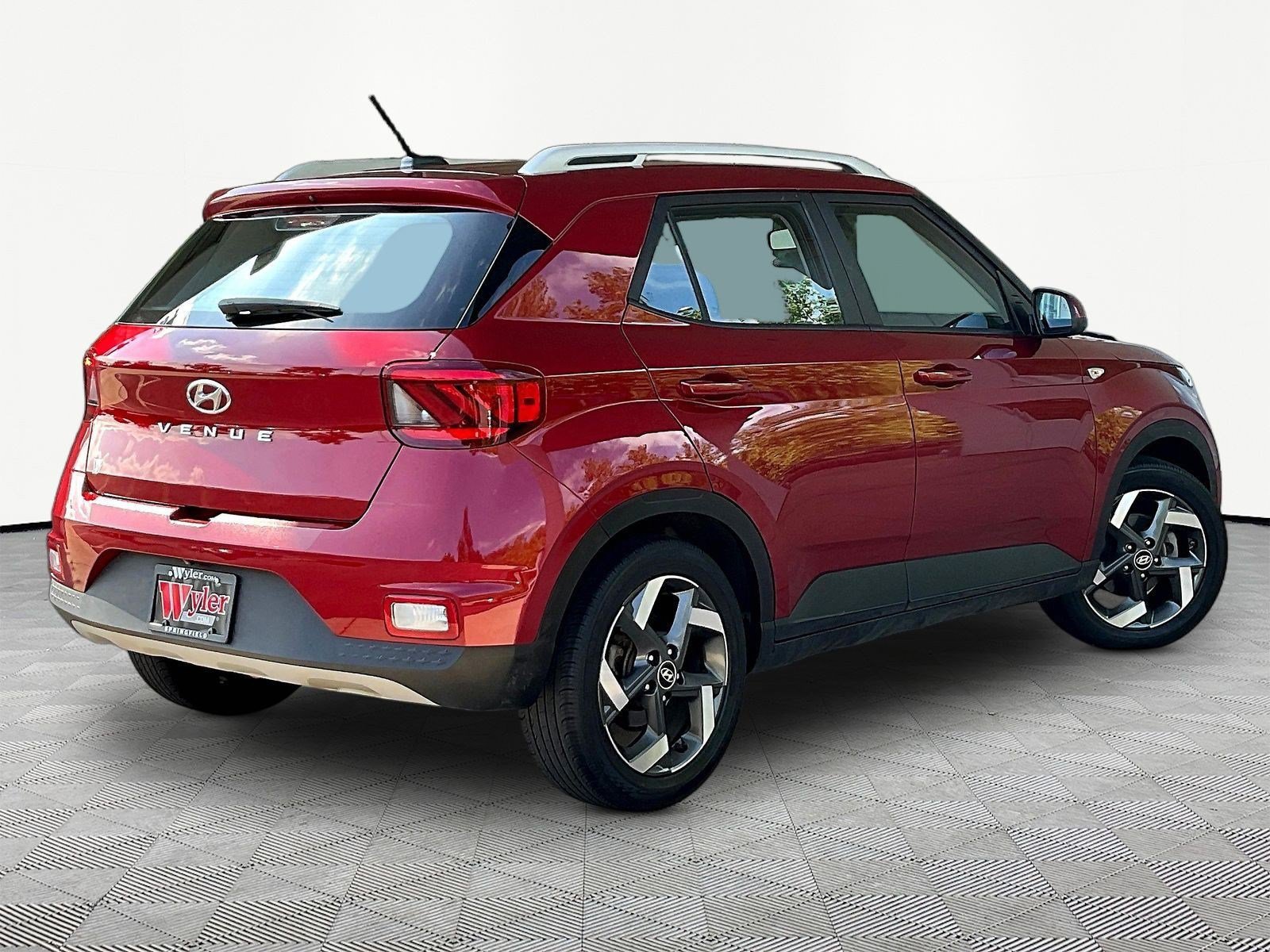 Used 2023 Hyundai Venue SEL w/ Cargo Package FWD image 6