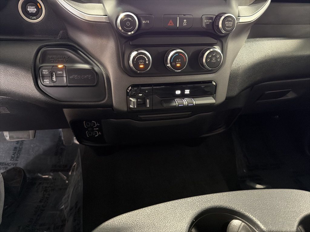 Used 2022 RAM 2500 Big Horn AWD/4WD image 32