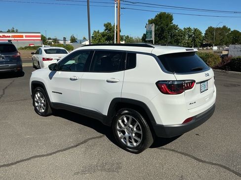 Used 2022 Jeep Compass Latitude AWD/4WD image 9