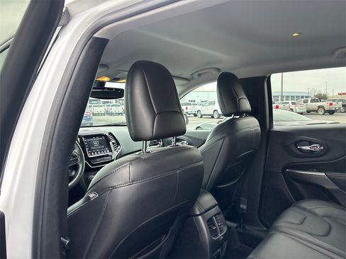 Used 2020 Jeep Cherokee Limited image 25