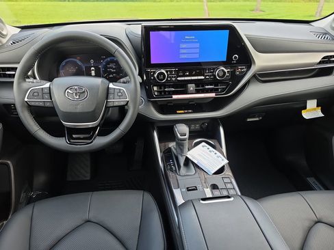 New 2026 Toyota Highlander Limited AWD/4WD image 26