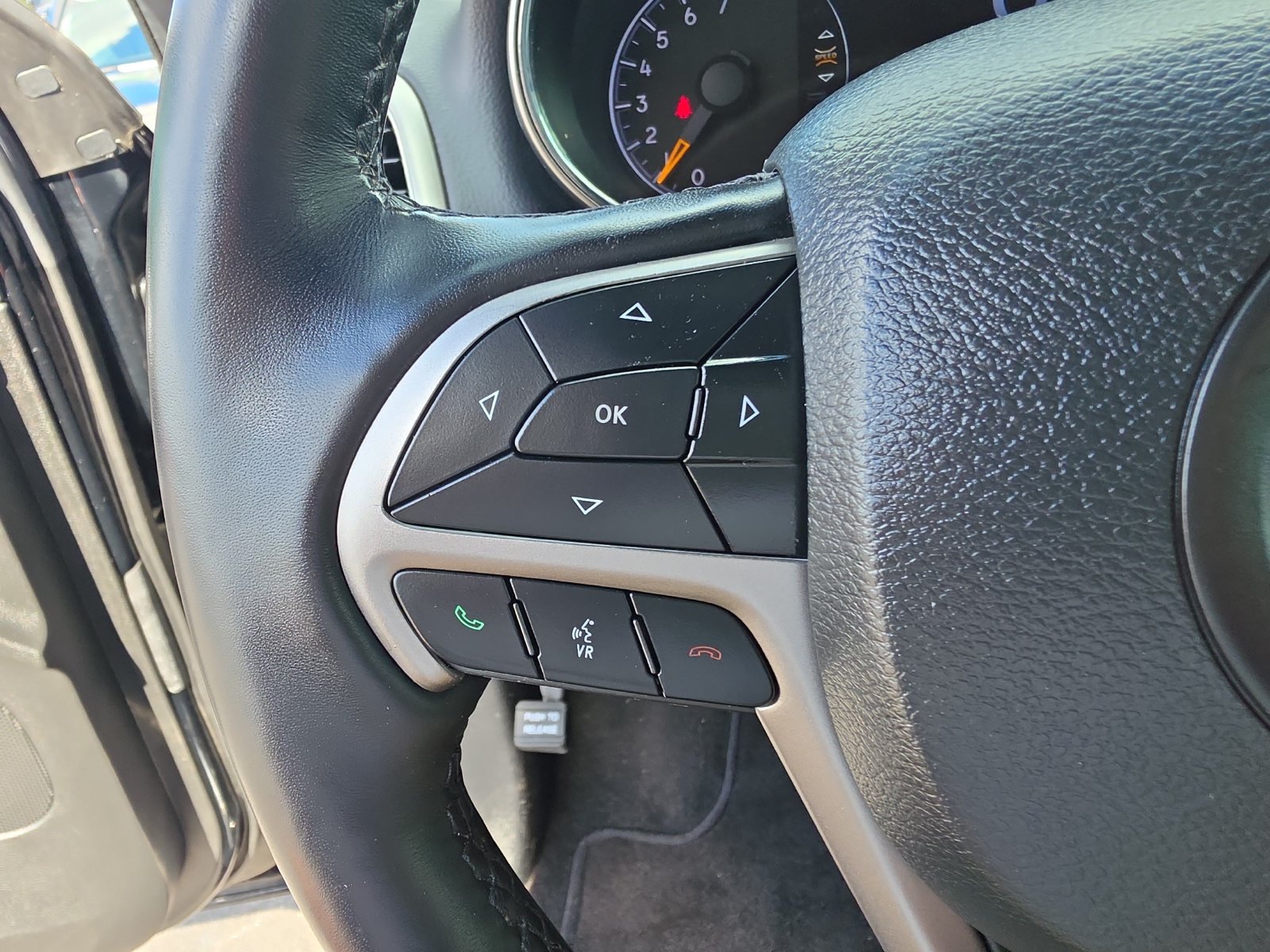 Used 2021 Jeep Grand Cherokee Laredo w/ Security & Convenience Group RWD image 23