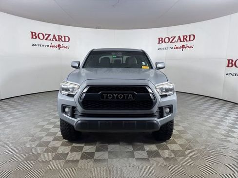 Used 2018 Toyota Tacoma TRD Off-Road image 2