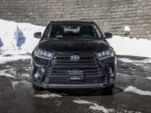 Used 2018 Toyota Highlander SE image 3