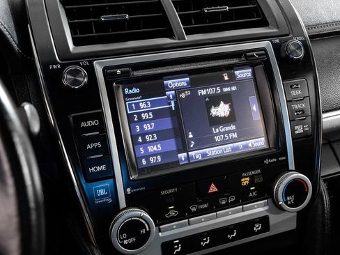 Used 2014 Toyota Camry SE w/ Leather Package image 30