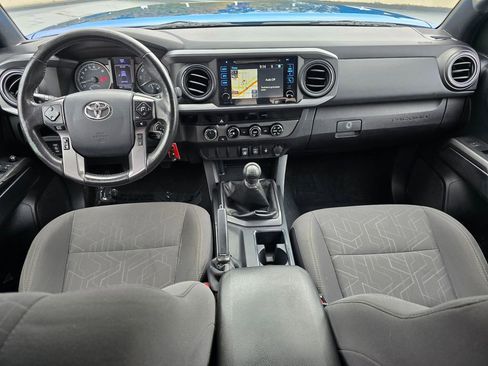 Used 2018 Toyota Tacoma TRD Off-Road image 18