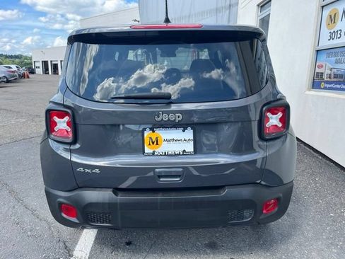Used 2023 Jeep Renegade Latitude AWD/4WD image 4