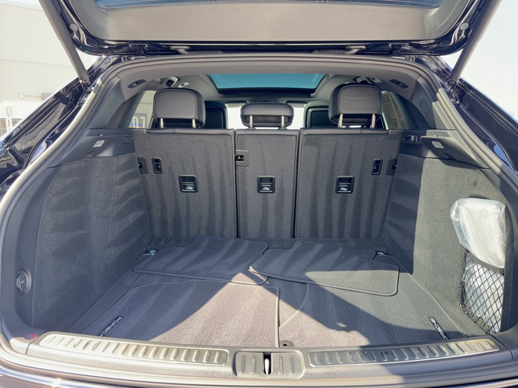 Certified 2026 Porsche Macan AWD/4WD image 28